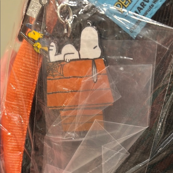 Harveys Seatbelts Peanuts Halloween Snoopy Crossbody Bag NWT Sold Out - Picture 5 of 13